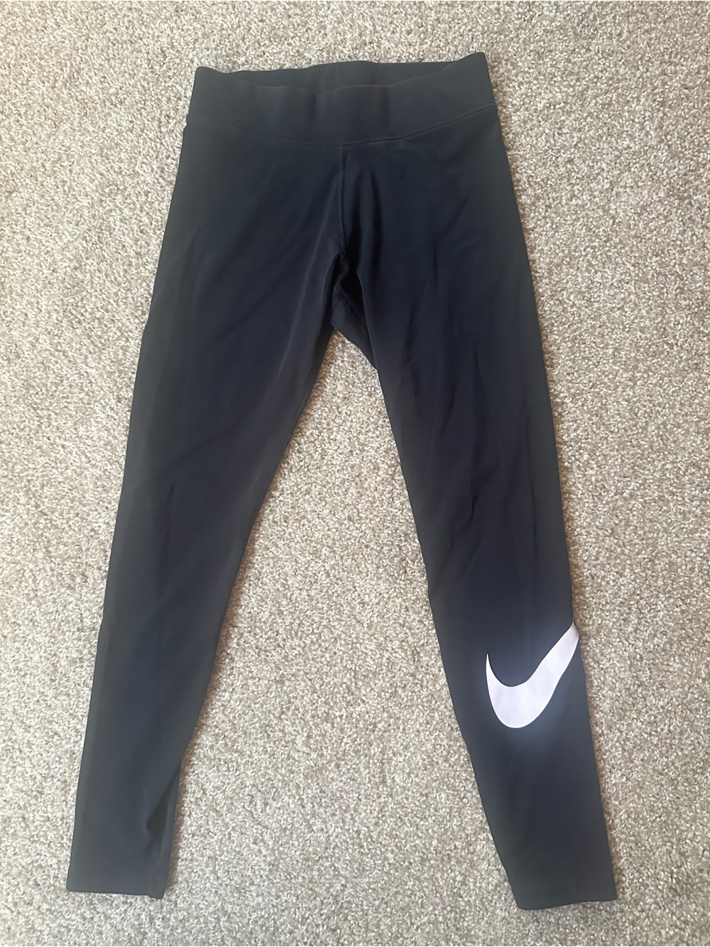 Women’s black Nike leggings